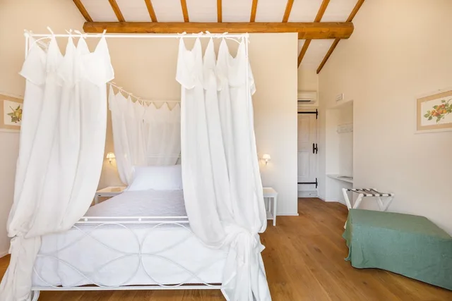 Room, Triple, Queen Bed, Vineyard View, Tenuta Petra Bianca 2/5