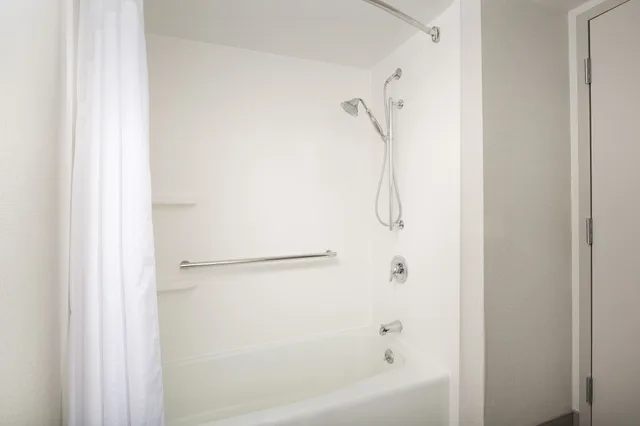 غرفة قياسية بسرير كينج لذوي الإعاقة، HOLIDAY INN EXPRESS ANDOVER NORTH - LAWRENCE 4/5