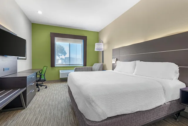 غرفة قياسية بسرير كينج لذوي الإعاقة، Holiday Inn Express Hotel Suites Fairfield North 1/3