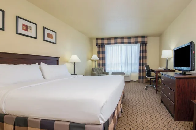 Standard, King Bed, Accessible, Holiday Inn Express Hotel And Suites el Dorado Ks 1/2