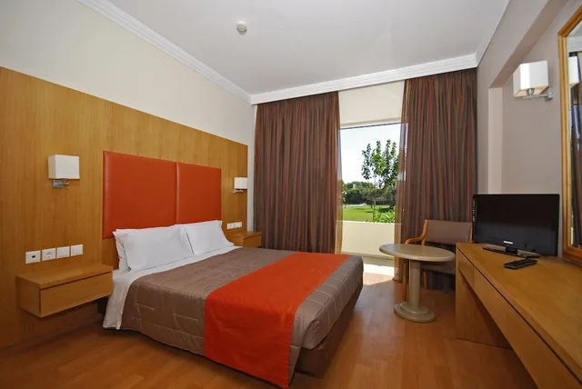 غرفة مزدوجة بإطلالة على البحر، Kipriotis Village Resort 1/7