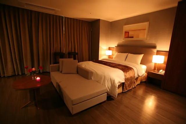 غرفة رومانسية بسرير مزدوج، Hyunjin Tourist Hotel 2/3