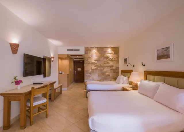 غرفة عائلية بسريرين كينج بإطلالة على الحديقة، Fort Arabesque Beach Resort 3/7