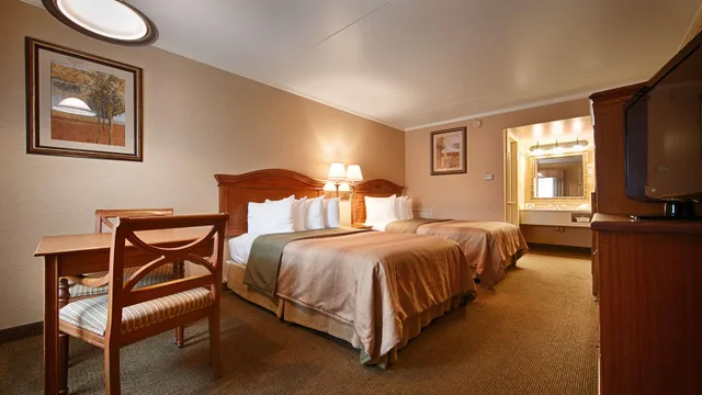 غرفة بسريرين مزدوجين، Best Western Plus Revere Inn & Suites 1/1