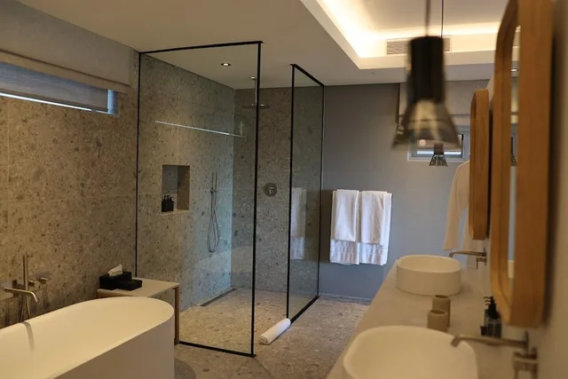 Garden Suite, King Bed، Clouds Estate 2/2