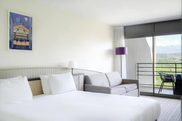 Room, Double Bed, Lateral Side Sea View، Thalazur Antibes - Hotel & Spa 1/5