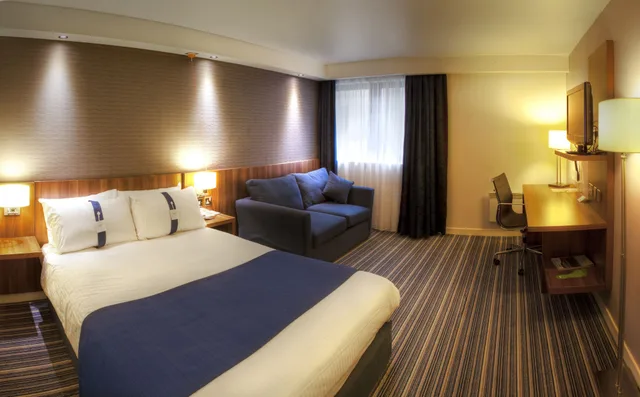 غرفة بسريرين منفصلين مع أريكة لذوي الإعاقة، Holiday Inn Express Edinburgh Airport Ex Quality Edinburgh Airport 2/10