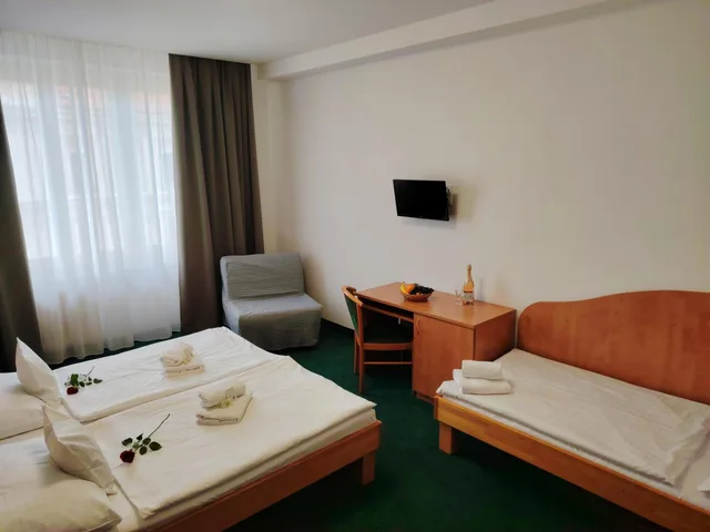 غرفة كومفورت ثلاثية مع سرير إضافي، Legie Hotel 1/5