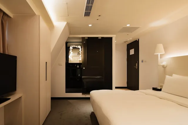 غرفة ثلاثية بسرير مزدوج وسرير فردي، Swiio Hotel 1/3