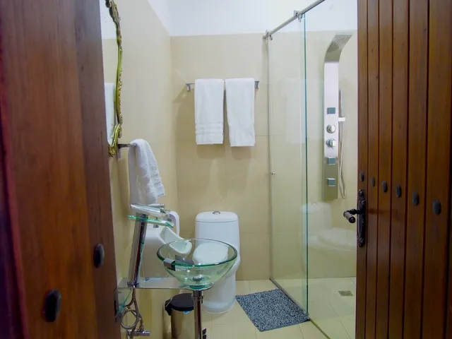 غرفة بسرير كوين بإطلالة على الجبل، Bogota Bed And Breakfast Inn 2/2