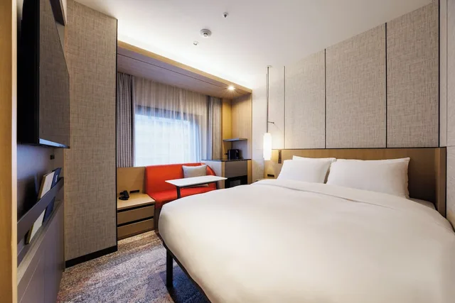 غرفة قياسية بسرير كوين في المبنى الرئيسي، Hotel Metropolitan Edmont 1/3