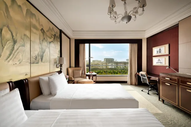Deluxe, Twin Beds, Shangri La Guilin 1/2