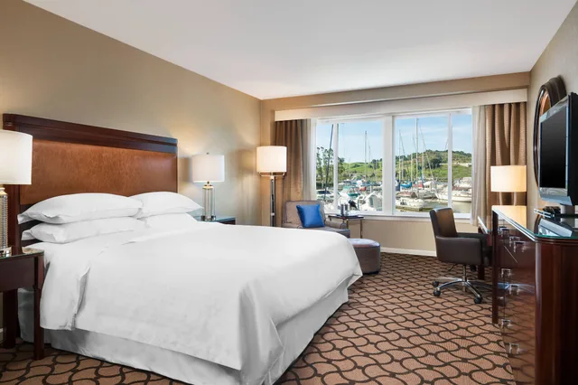 Deluxe, King Bed, Marina View, Sheraton Sonoma Wine Country Petaluma 1/4
