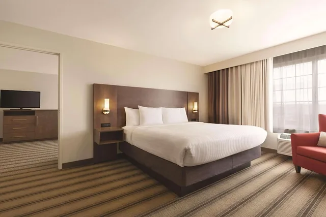 Room, King Bed, Country Inn & Suites by Radisson, Billings, MT 4/8