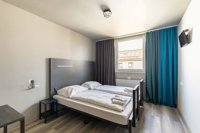Room, Single, Twin Beds, a&o Wien Hauptbahnhof 6/10