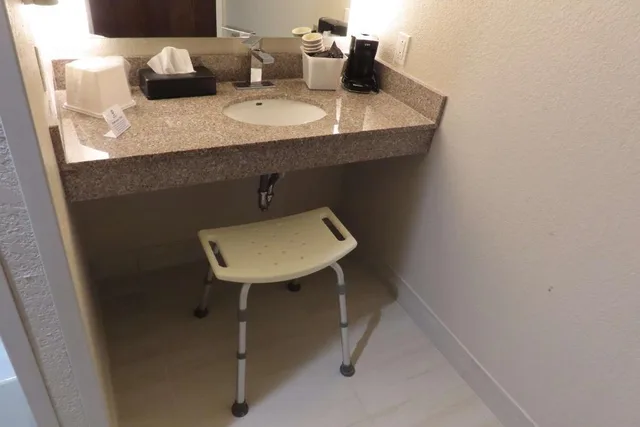 غرفة لذوي الإعاقة، Best Western Prime Inn & Suites 3/3