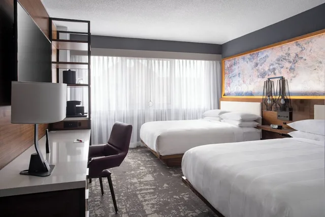 غرفة بسريرين كوين لذوي الإعاقة، Greensboro Marriott Downtown 1/3