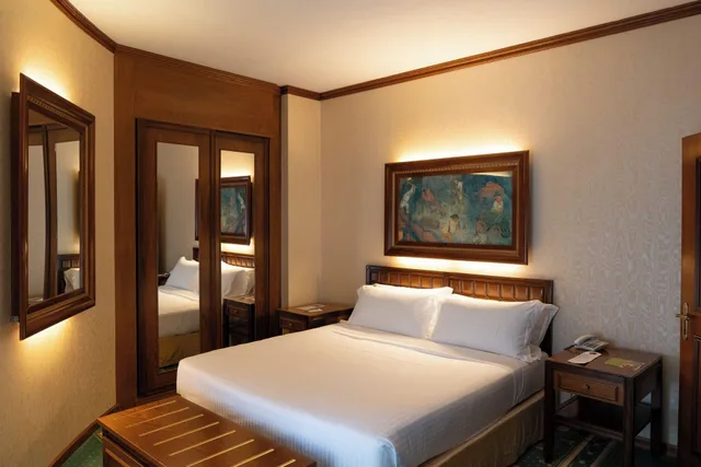 جناح جونيور، GRAND HOTEL TRENTO 1/8