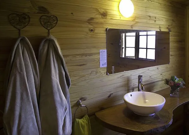 3 Bedrooms, Tree House, Family, Lodge, Twin Beds, 2 King Beds, Sofa، Vindoux Guest Farm And Day Spa 6/6