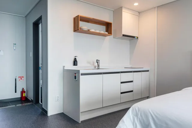 Deluxe, Partial Ocean View, Kitchenette, Strip Building، Aewol Stay in Jeju 7/10