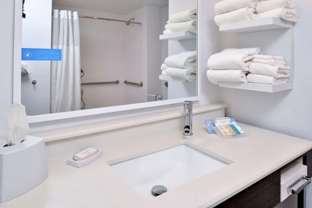 جناح بسرير كينج بشرفة لذوي الإعاقة، Hampton Inn Cedar Falls Downtown Ia 2/4