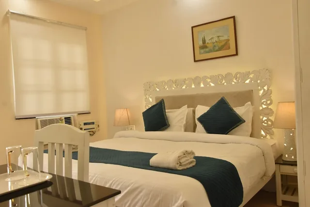 جناح تنفيذي بسريرين منفصلين بمنطقة جلوس، Lillywoods Highland Beach Resort 2/8