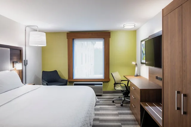 غرفة قياسية بسرير كينج، Holiday Inn Express Hotel Suites Saskatoon 1/4