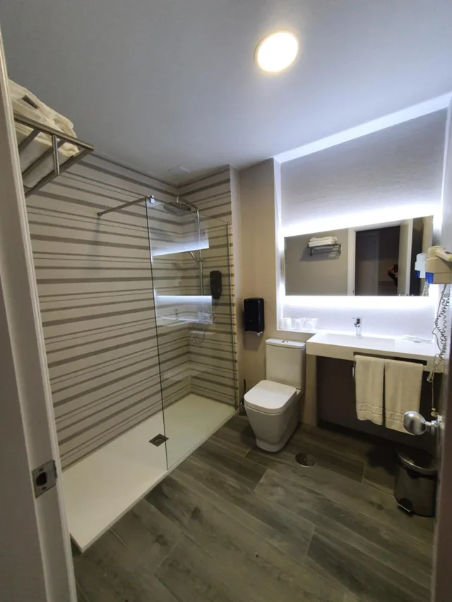 Room, Twin Beds, with Extra Bed, Hotel Azar 5/8