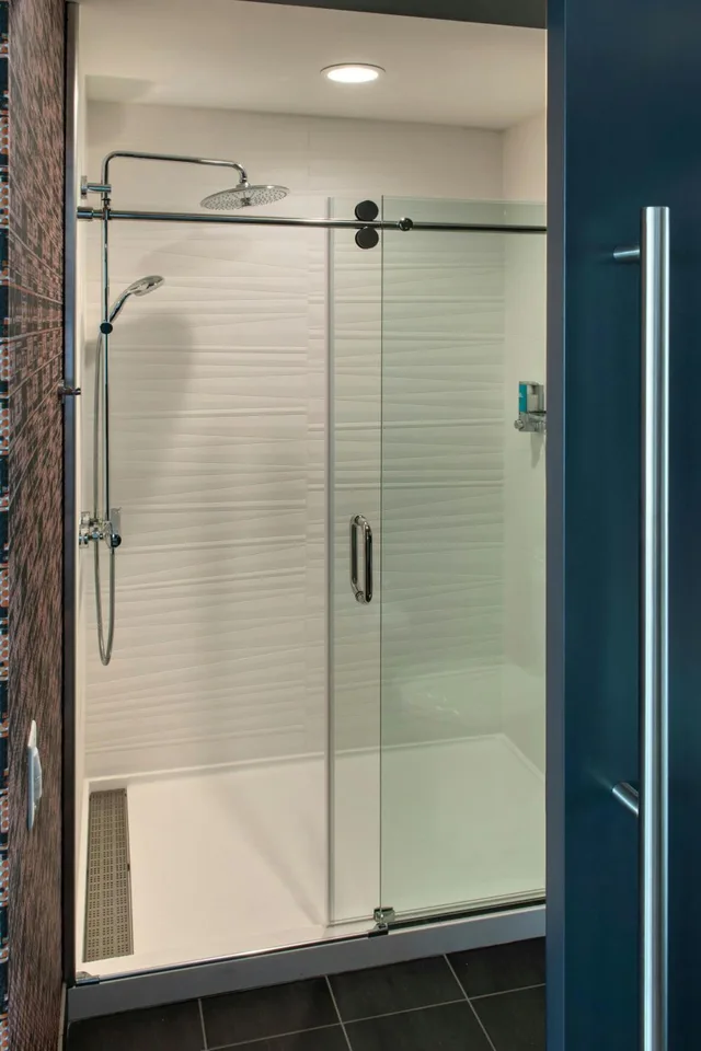 Aloft, Guest Room, 2 Double Beds, Balcony، Aloft Buffalo Downtown 3/3