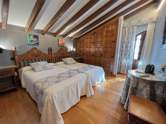 Room, Twin Beds, Posada Araceli 1/10