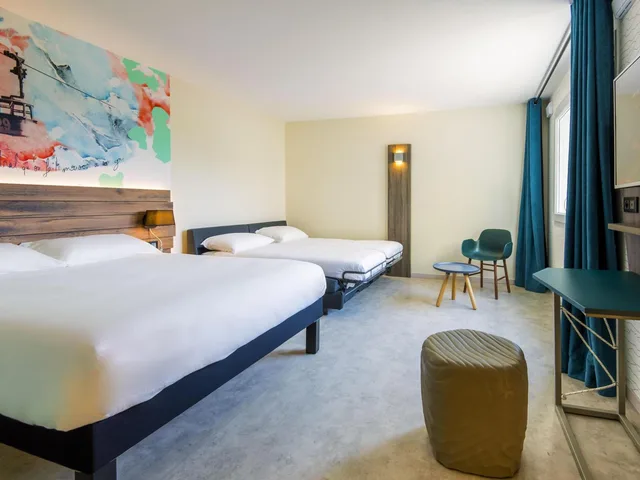 جناح عائلي قياسي بسرير كوين مع أريكة، ibis Styles Sallanches Pays du Mont Blanc 1/7