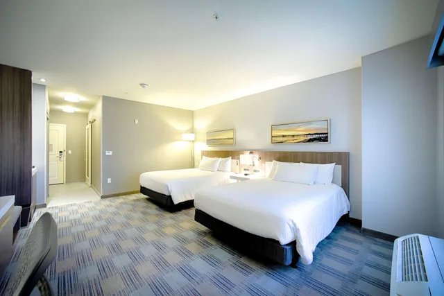 Room, Double Bed, Pool View, Hilton Garden Inn Santa Barbara/Goleta 2/4