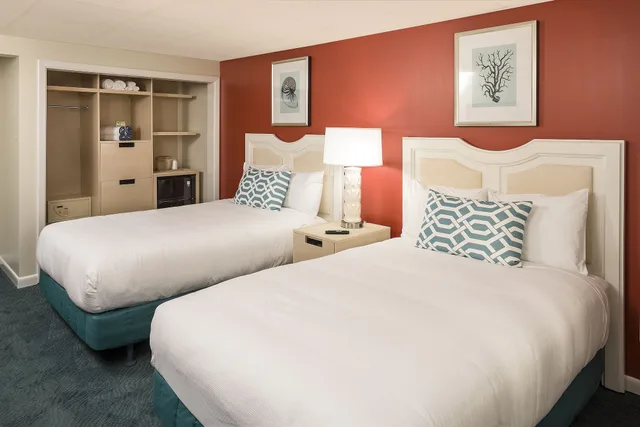 غرفة بسرير كينج بإطلالة جزئية على البحر، Pleasant View Inn 2/7