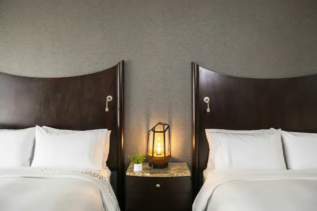 غرفة، Renaissance Raleigh North Hills Hotel 2/3