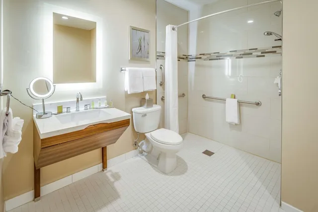جناح جونيور بسريرين كوين مع أريكة، Doubletree By Hilton Huntington 2/3