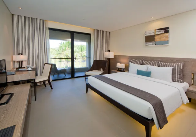 Executive Suite, Fairways And Bluewater Newcoast Boracay 1/3