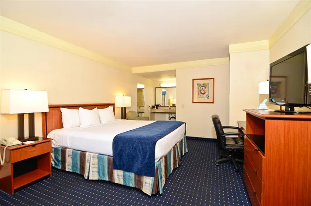 غرفة بسرير كينج، Best Western San Diego Pacific Beach/Mission Bay 5/8