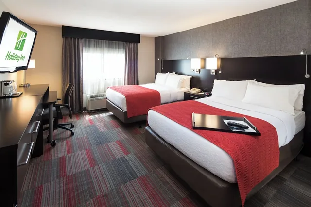غرفة قياسية بسريرين مزدوجين بإطلالة على النهر، Holiday Inn Milwaukee Riverfront 2/3
