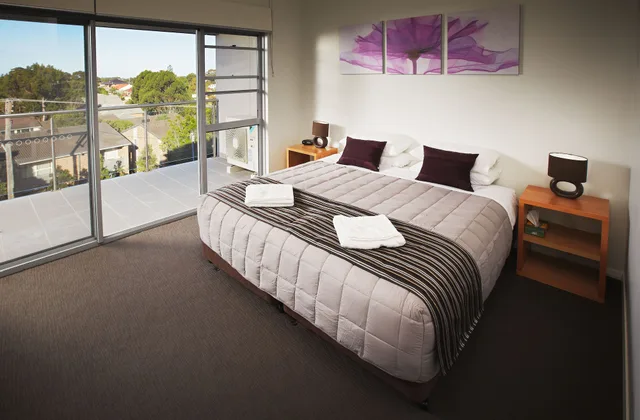 Studio, King Bed, Kitchenette, Ground Floor, Charlestown Executive Apartments 3/10