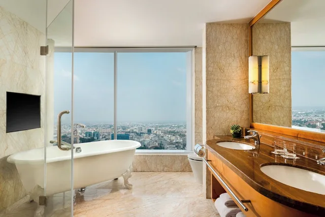 Ambassador, Suite, King Bed، Jw Marriott Medan 2/2