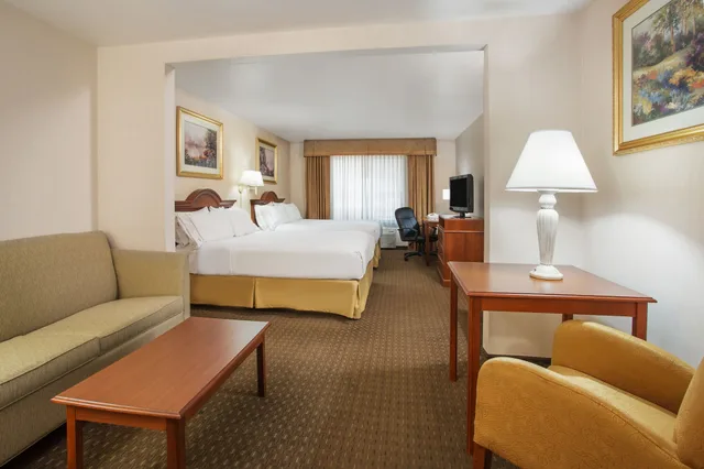 Standard, 2 Queen Beds, Holiday Inn Express Hotel And Suites Marion 9/9