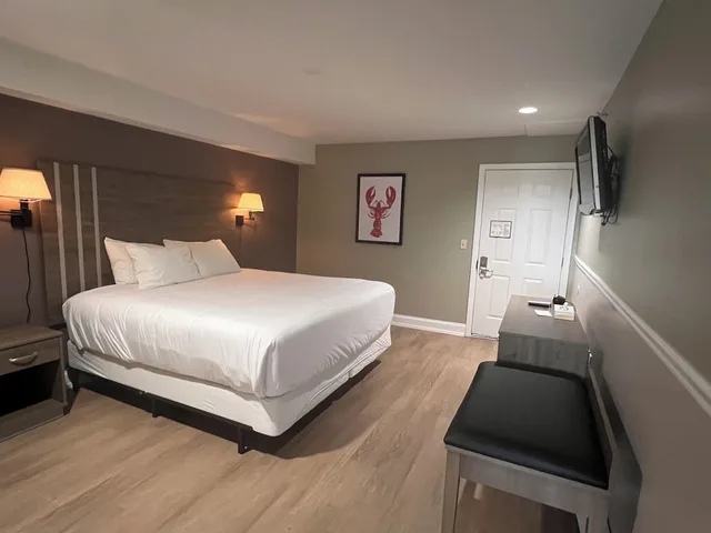 Panoramic, Suite, King Bed, Harbour View, Sofa, Balcony, Trade Winds On The Bay 1/3