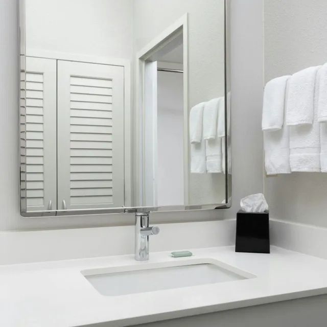 غرفة قياسية بسرير كينج مع أريكة لذوي الإعاقة، Courtyard by Marriott Birmingham Hoover 8/10