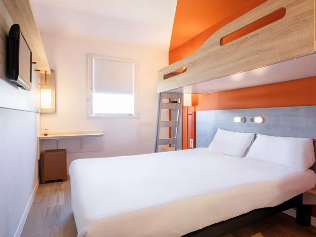 غرفة ثلاثية بسرير مزدوج وسرير بطابقين، Ibis Budget Perpignan Nord 3/10
