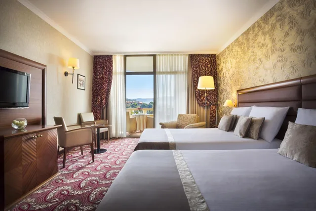 غرفة سوبيريور بسرير مزدوج أو سريرين منفصلين بإطلالة على المتنزه بشرفة، Remisens Hotel Metropol 3/7