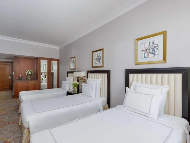 Room, Quadruple, Partial Kaaba View، سويس اوتيل المقام مكة(Swissotel Al Maqam Makkah) 1/7