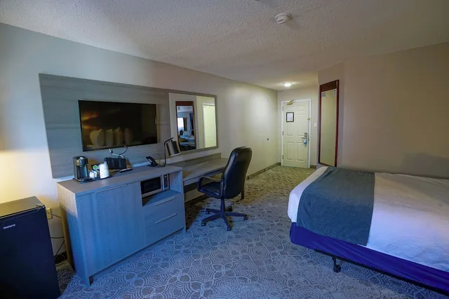 Upgrade, King Bed، Travelodge Hotel Sudbury 3/4
