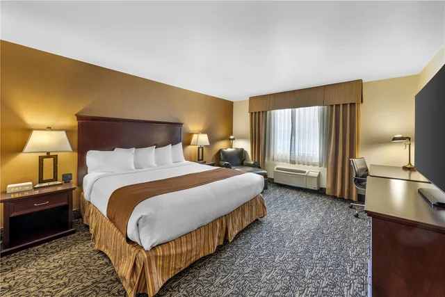 غرفة بسرير كينج، Best Western Plus Truckee-Tahoe Hotel 2/4