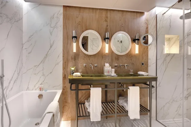 Eiffel, Junior Suite, Queen Bed، Le Demeure Montaigne 9/10