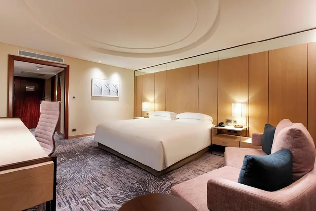 غرفة بريميير تنفيذية تنفيذية بسرير كينج مع دخول الصالة، Sheraton Grand Taipei Hotel 3/5